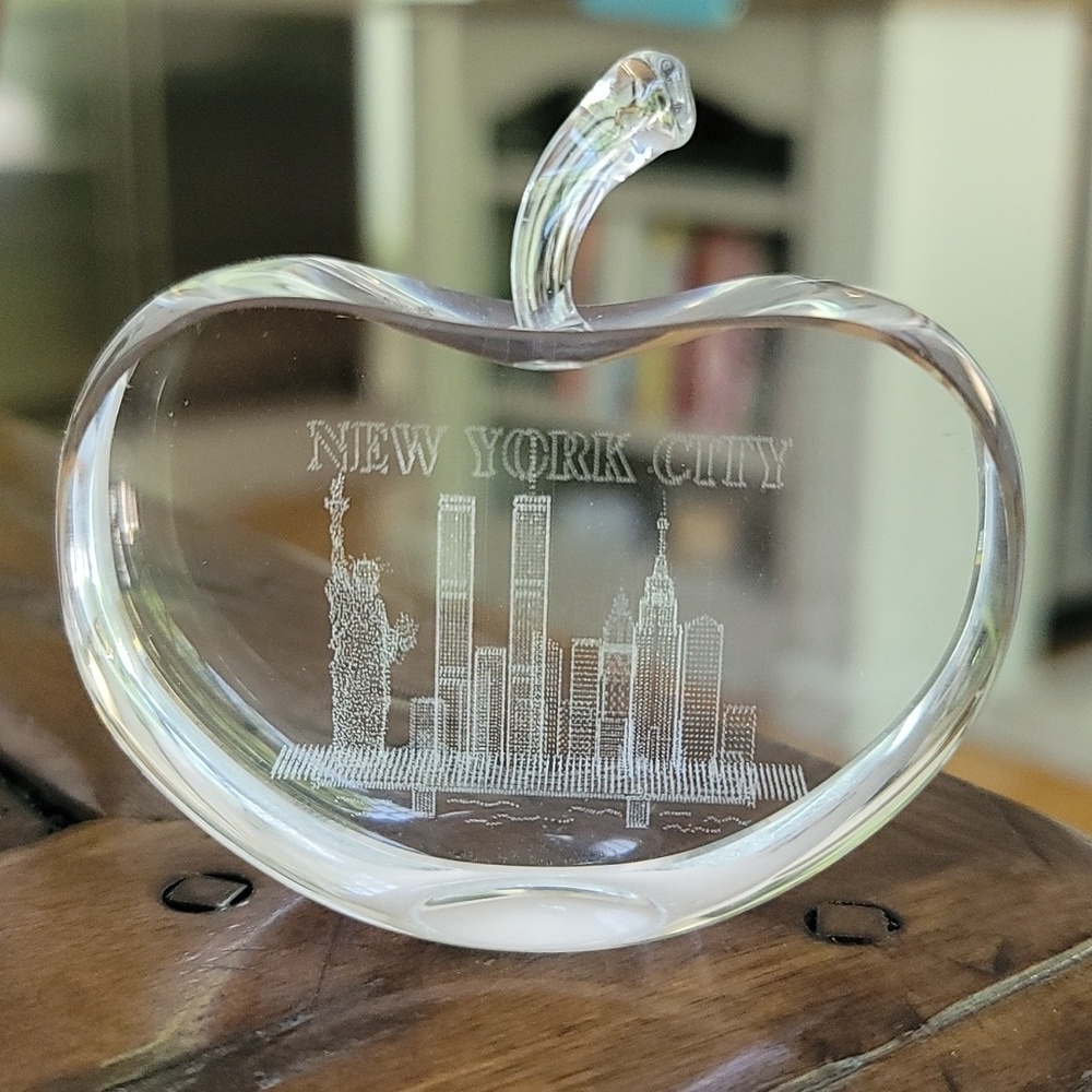 Vintage Crystal Glass 3D Laser Etched NYC Apple Paperweight